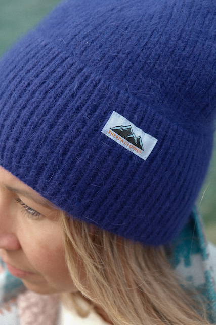 DSCF0159 FLUFFY beanie  DARK VIOLET