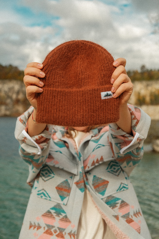 DSCF0180 FLUFFY beanie BROWN