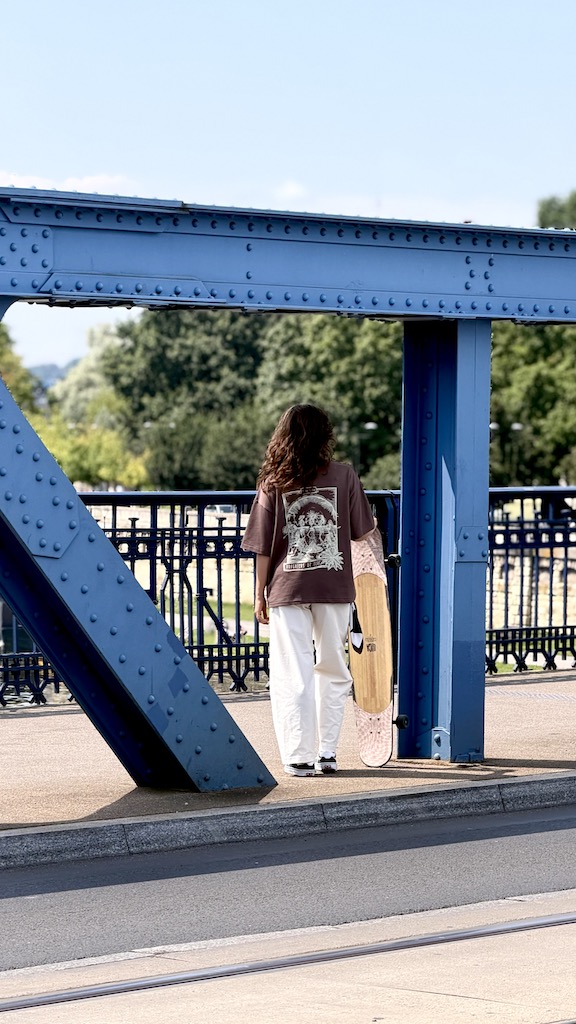 MANIA × SHERPA tee DAUGHTERS OF TIDE brown