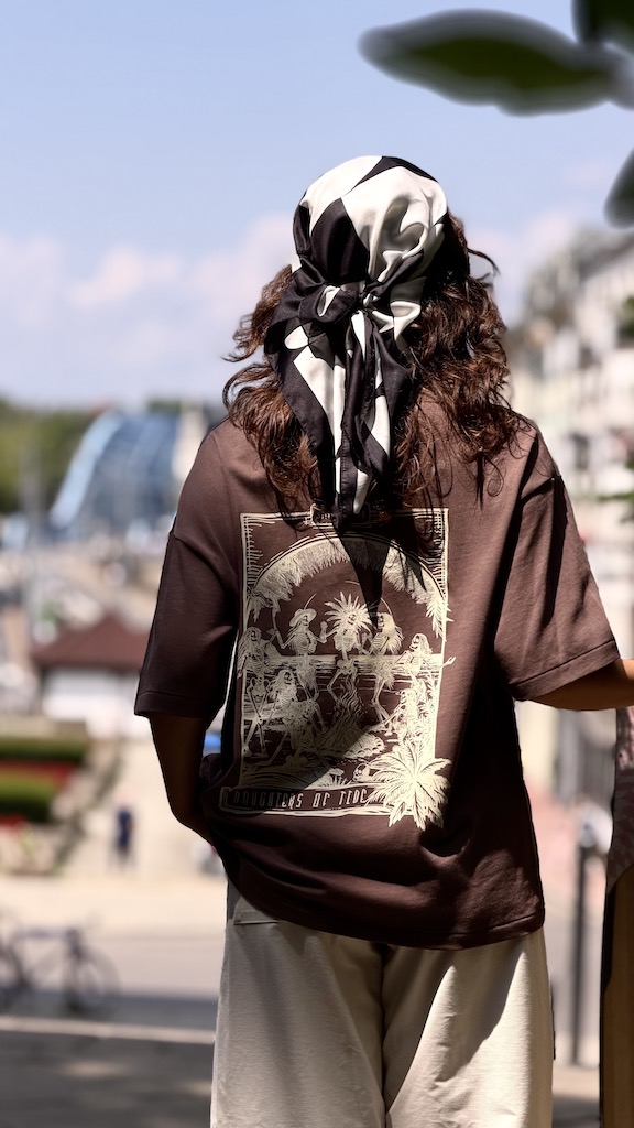 MANIA × SHERPA tee DAUGHTERS OF TIDE brown