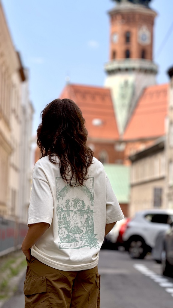MANIA × SHERPA tee DAUGHTERS OF TIDE ecru
